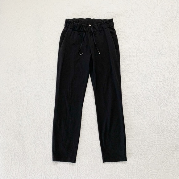 Lululemon On The Fly 7/8 Pant (28"‎ Inseam), Black - Picture 5 of 8